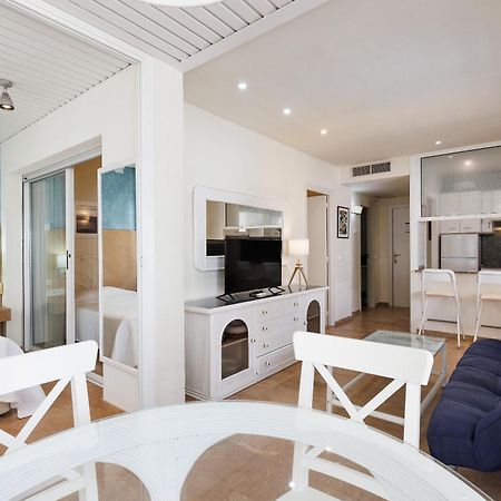Uhc Center Apartments Салоу Екстер'єр фото
