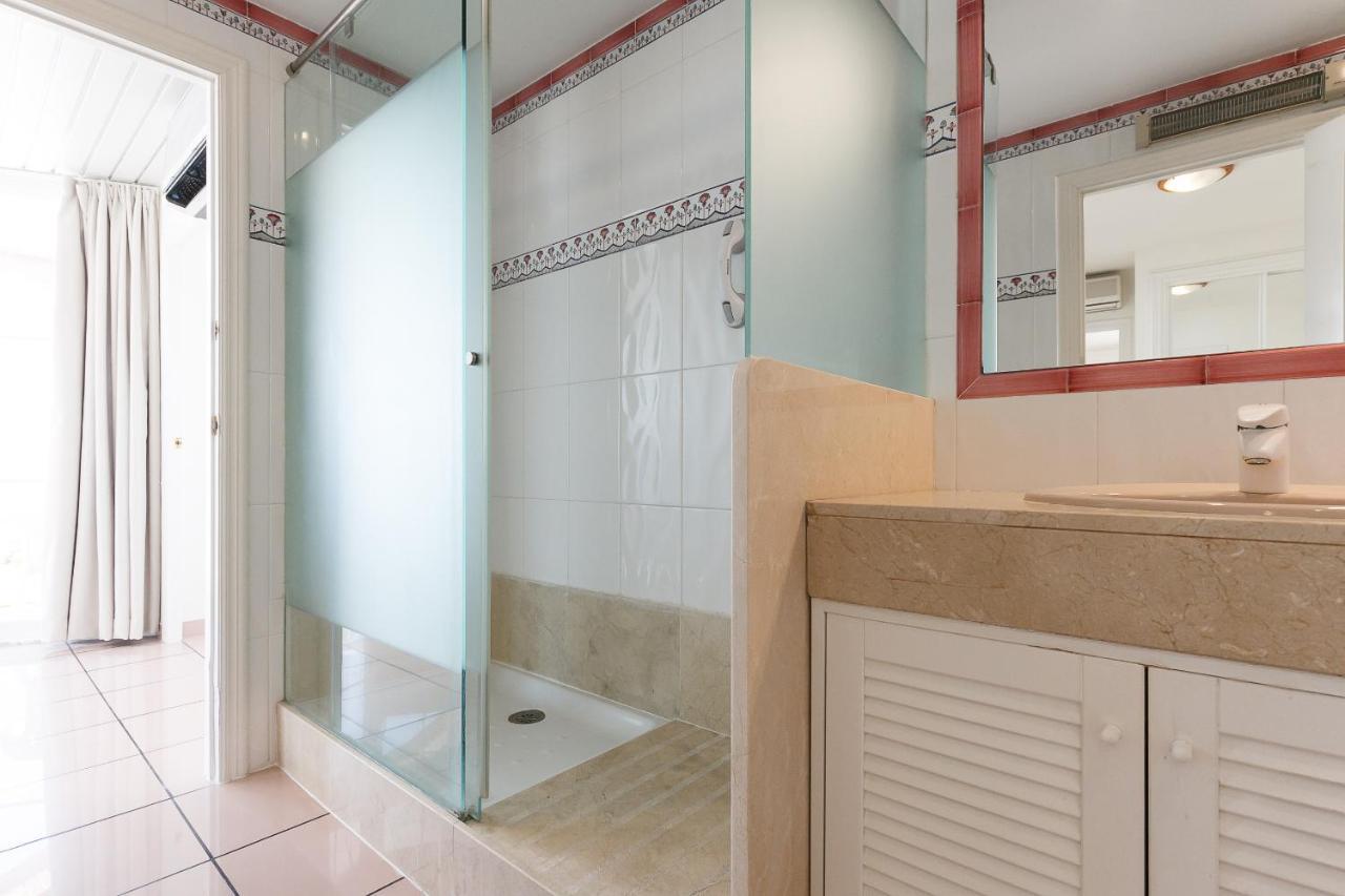 Uhc Center Apartments Салоу Екстер'єр фото