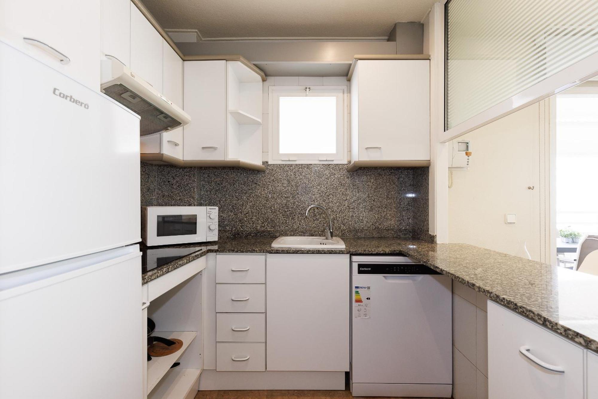 Uhc Center Apartments Салоу Екстер'єр фото
