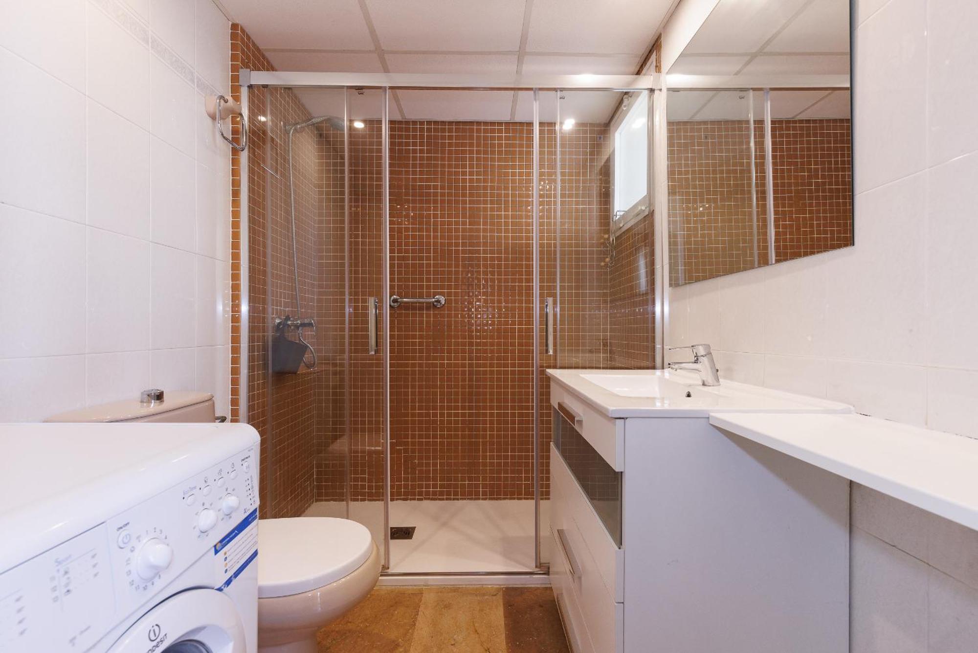 Uhc Center Apartments Салоу Екстер'єр фото