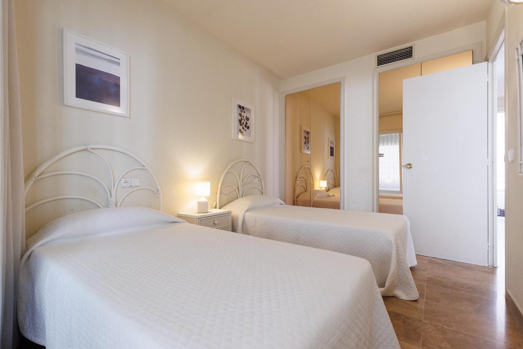 Uhc Center Apartments Салоу Екстер'єр фото